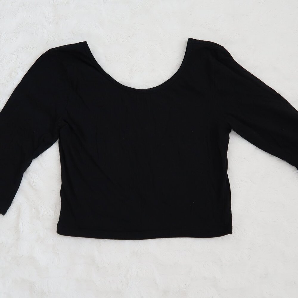 Black Quarter Sleeve Crop Top